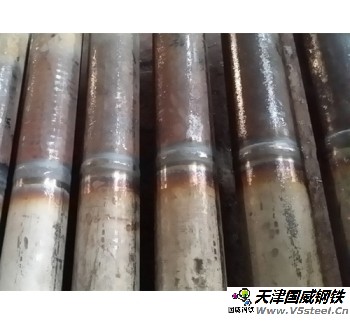 異種鋼接頭/φ76×6 SA－213T91或 /SA－213TP347H；管道介質(zhì)壓力4.097MPa、溫度569℃。要求以上兩種材質(zhì)鋼管分別取300mm長按壓力管道對口焊接技術(shù)規(guī)范標準進行對接，總長共600mm，異種接頭焊口做熱處理。